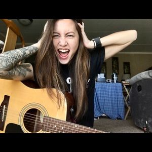 Meet your Posher, Hali